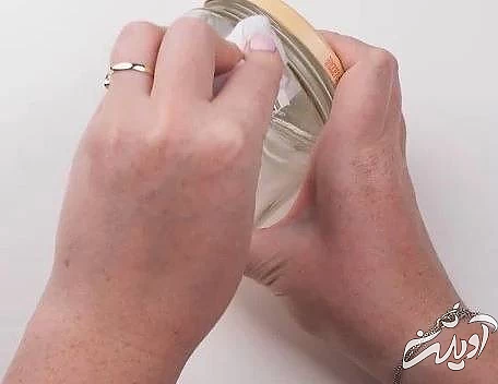 پاک کردن برچسب از روی شیشه